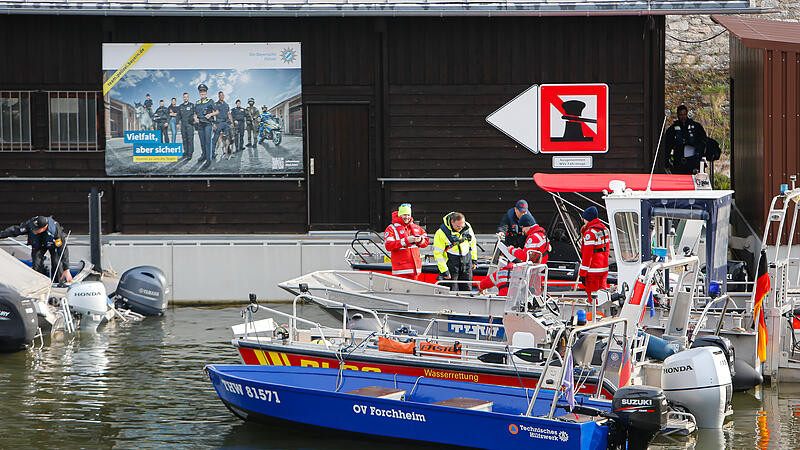 Im Ernstfall ist Teamarbeit gefragt: Am Main-Donau-Kanal in Bamberg &uuml;bten Feuerwehr, Technisches Hilfswerk, Wasserwacht, Deutsche Lebens-Rettungs-Gesellschaft und Wasserschutzpolizei f&uuml;r den Ernstfall.
