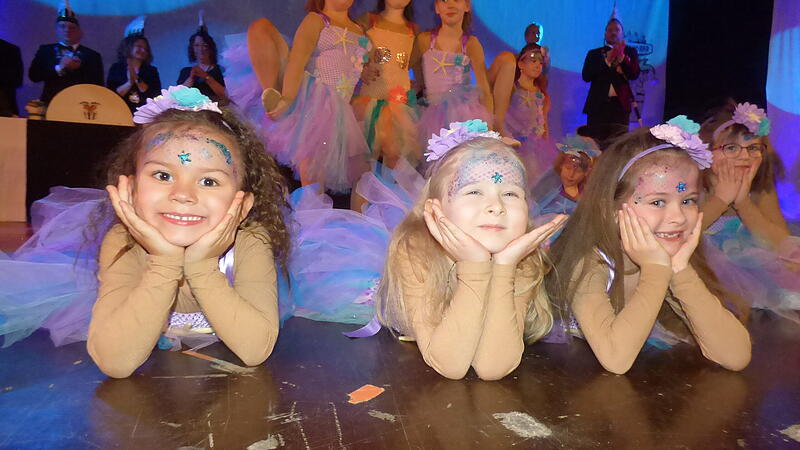 Prunksitzung G&ouml;&szlig;weinstein 2024Prunksitzung der Faschingsgesellschaft Narrenk&uuml;bel Schwarz Wei&szlig; G&ouml;&szlig;weinstein 2024