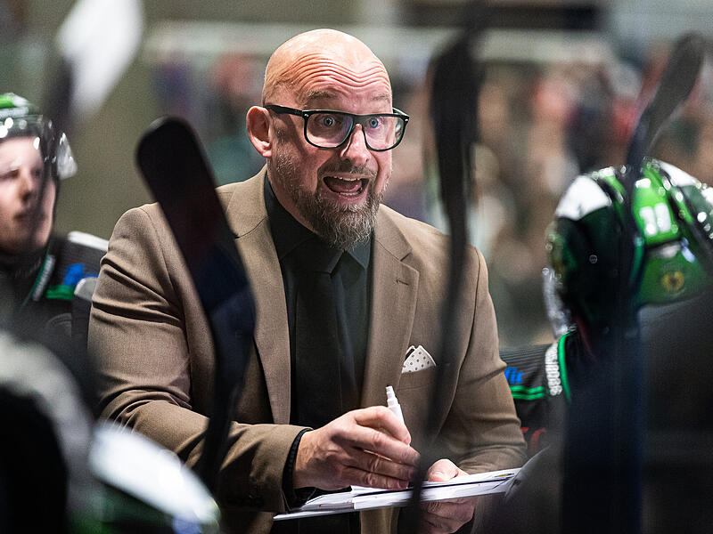 Nahm bei eigener Führung der Höchstadt Alligators gegen die Heilbronner Falken nach nur 13 Minuten eine Auszeit: Coach Morgan Persson.