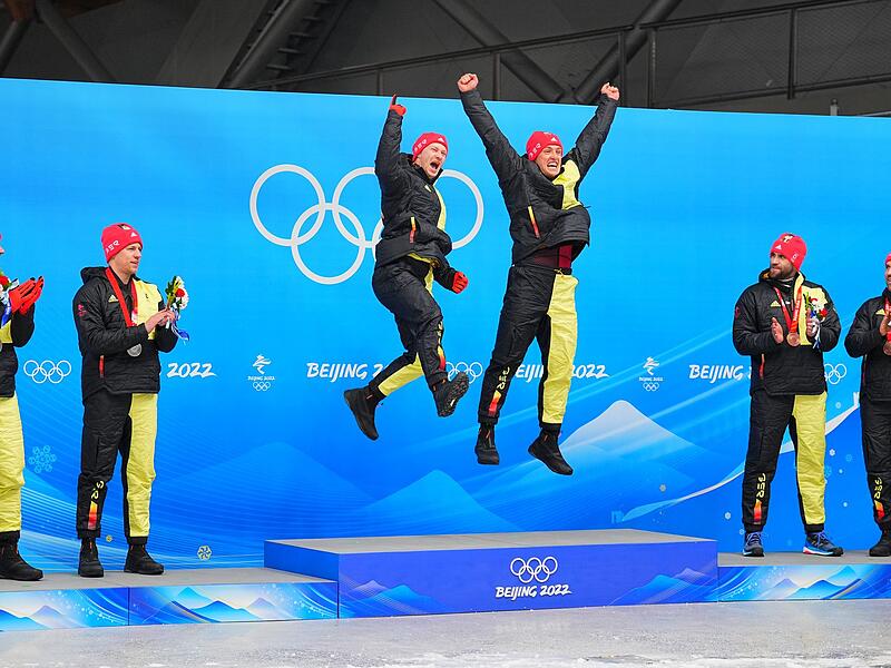 Gold, Silber und Bronze für die Bobfahrer Gold, Silber und Bronze für die Bobfahrer