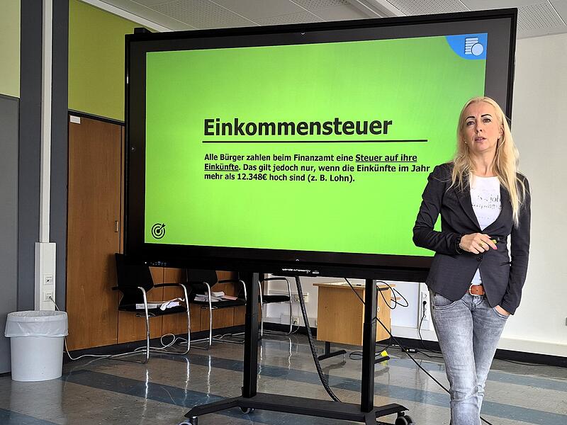 Annette Gold informierte &uuml;ber das Thema Steuern.