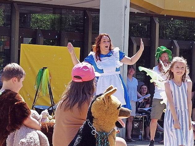 Allerlei magische Wesen bev&ouml;lkerten das Sommerfest.