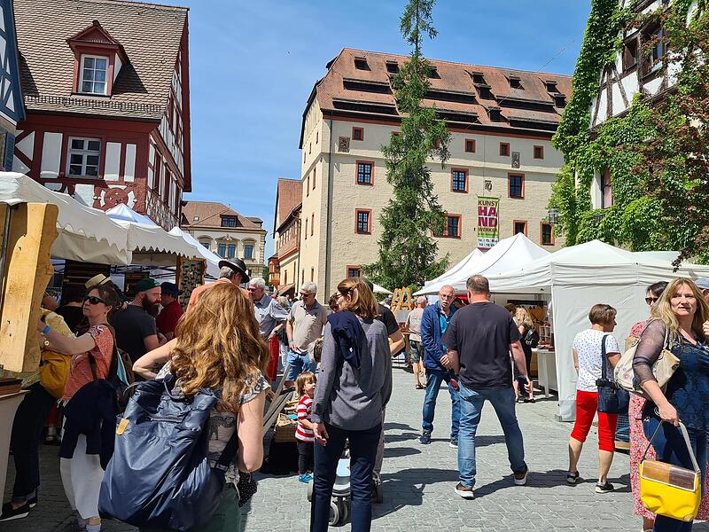 Der Kunsthandwerkermarkt vor der KaiserpfalzForchheim & Fränkische Schweiz