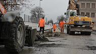 Nieselregen und kalter Wind: Die Witterung auf der Baustelle   vor der Fortuna Kulturfabrik in H&ouml;chstadt  ist derzeit rau.