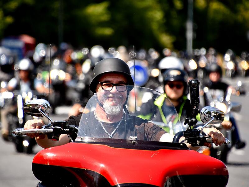 Gut 2000 Biker haben sich 2025 am Toy-Run-Autokorso durch die Bamberger Innenstadt beteiligt.