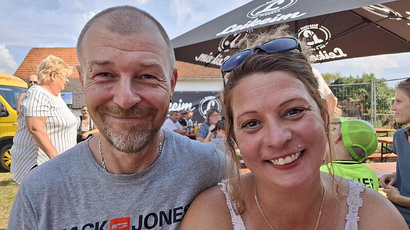 Freuen sich &uuml;ber die Hilfsbereitschaft der Neuenseer: Ronny und Katja Walter.