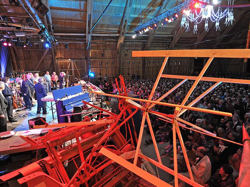 &laquo;Stelzenfestspiele bei Reuth&raquo; bringen Landmaschinen zum Klingen