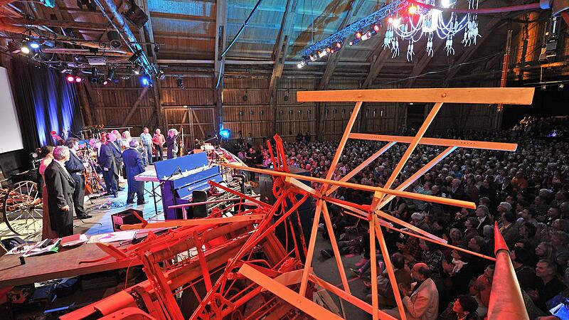 «Stelzenfestspiele bei Reuth» bringen Landmaschinen zum Klingen «Stelzenfestspiele bei Reuth» bringen Landmaschinen zum Klingen