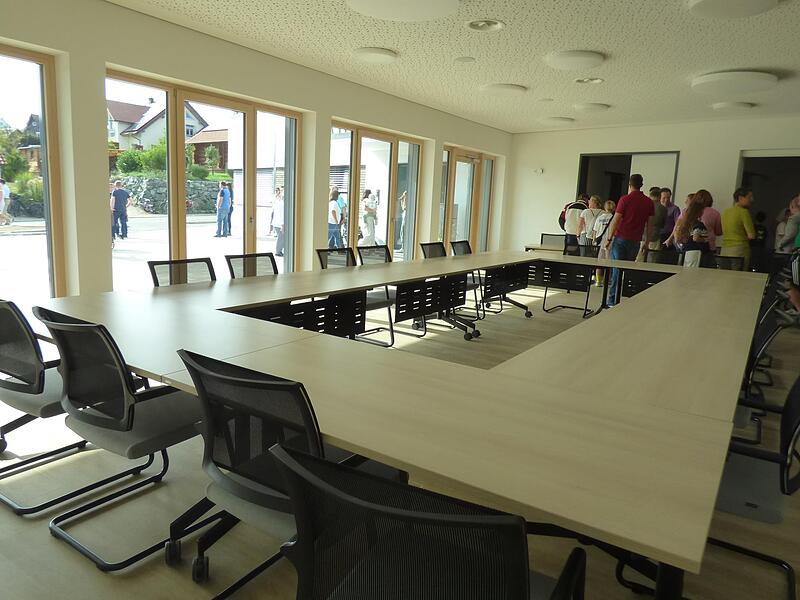 Blick in den neuen offenen und lichtdurchfluteten Sitzungssaal, der auch f&uuml;r Veranstaltungen genutzt werden kann.Forchheim & Fr&auml;nkische Schweiz