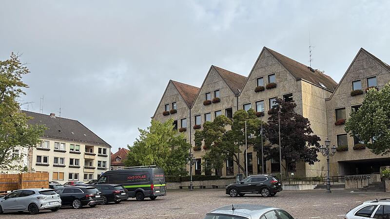Der Marktplatz  als Parkplatz ist im Verwaltungsausschuss umstritten.