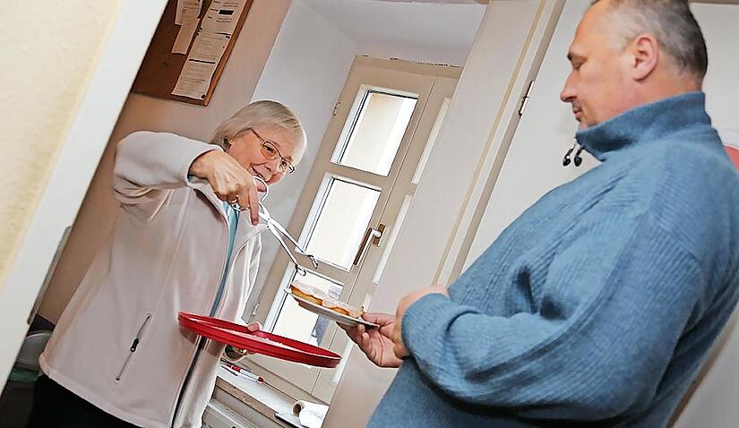 In der Wärmestube gibt es Gratis-Essen und – menschliche – Wärme.