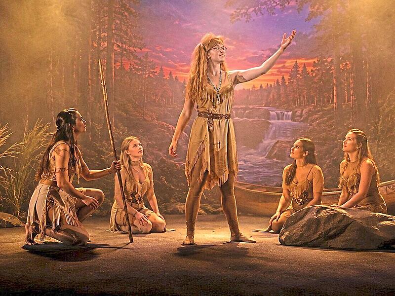 Eine Probeszene aus dem eigens geschaffenen Musicalblock &bdquo;Pocahontas&ldquo; - zu sehen: Teile des Theater- und Musicalensembles Tettau.Veranstalter