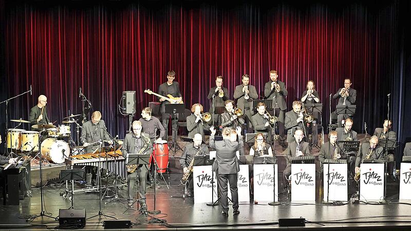 Mit wechselnden Soli-Einlagen begeisterte die T-Jazz-Band unter der Leitung von Thomas Schimmel.