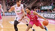 Peter Jackson-Cartwright (rechts, im Duell mit dem Bamberger Tomas Kyzlink) erzielte die ersten 17 Punkte seines Teams.