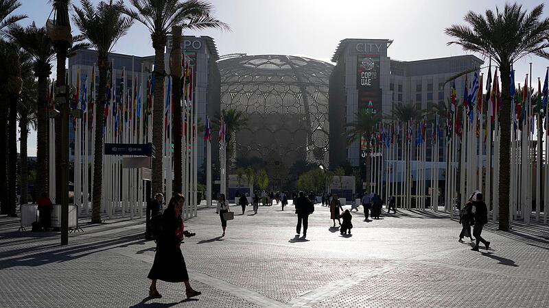 Am Donnerstag hat die Weltklimakonferenz in Dubai begonnen. Das Bild zeigt den Veranstaltungsort  in der N&auml;he des Al Wasl Dome in der Expo City.