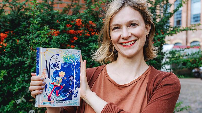 Autorin Claudia Scharf mit ihrem Kinderbuch-Debüt „Das Geheimnis von Nox“. Autorin Claudia Scharf mit ihrem Kinderbuch-Debüt „Das Geheimnis von Nox“.