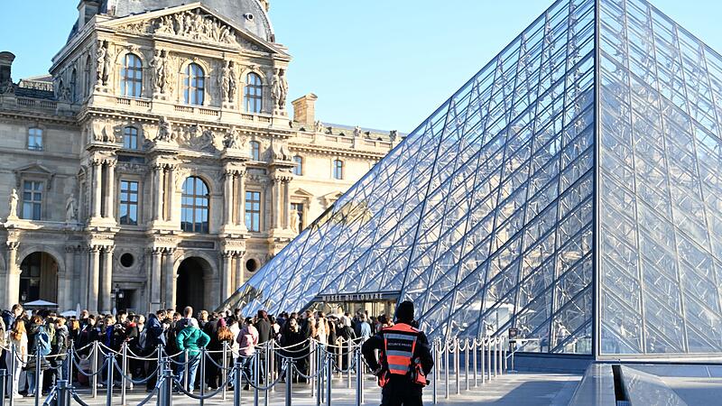 Nach Raubüberfall auf Louvre in Paris