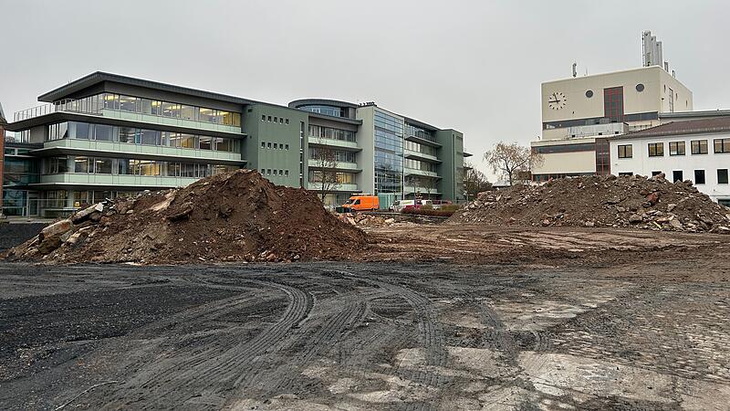 Nach wie vor eine gro&szlig;e Baustelle ist diese Fl&auml;che am Schillerplatz in Coburg. Bis vor wenigen Monaten stand hier noch ein Verwaltungsgeb&auml;ude der S&Uuml;C.