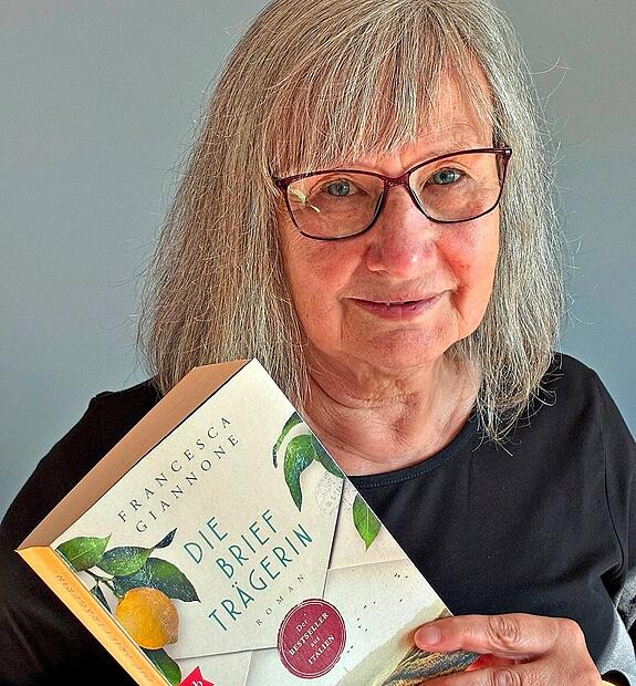 Christine Janzen empfiehlt &bdquo;Die Brieftr&auml;gerin&ldquo; von Francesca Giannone.