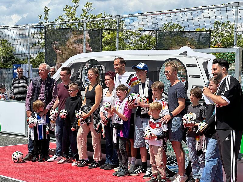 DFB-Torwandschießen in HerzogenaurachDFB-Torwandschießen in Herzogenaurach DFB-Torwandschießen in HerzogenaurachDFB-Torwandschießen in Herzogenaurach