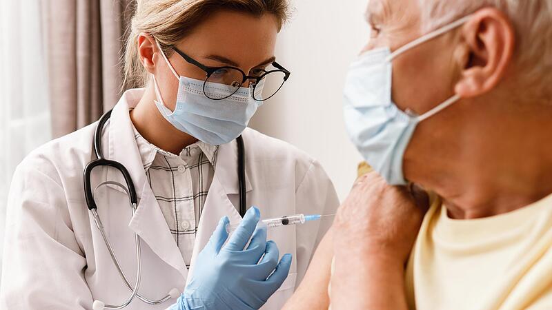 In einem Seniorenheim sollte es auch eine Impfpflicht f&uuml;r Bewohner geben, sagt Thomas Petrak vom BRK Lichtenfels.