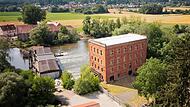 Die Baiersdorfermühle mit dem markanten Backsteinbau unmittelbar an der Regnitz zwischen Möhrendorf und Baiersdorf sucht einen Käufer mit einem tragfähigen Nutzungskonzept. Die Baiersdorfermühle mit dem markanten Backsteinbau unmittelbar an der Regnitz zwischen Möhrendorf und Baiersdorf sucht einen Käufer mit einem tragfähigen Nutzungskonzept.