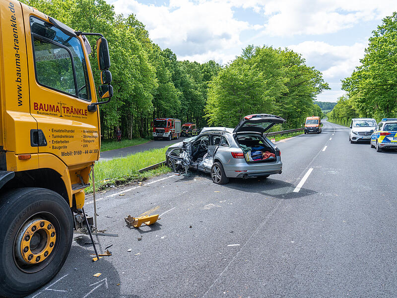 Tödlicher Unfall bei Bad Kissingen / Albertshausen: Lkw kracht seitlich in Audi