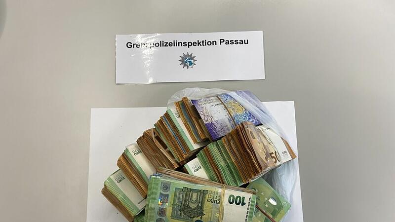 Polizei findet 150.000 Euro in Koffer von ICE-Fahrgast