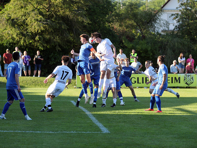 Joschua Leithner (in wei&szlig;) und der FC Eintracht Bamberg II verpassten gegen Mistendorf den direkten Klassenerhalt. Nun muss in der Relegation gegen die SG Altendorf ein Sieg her.