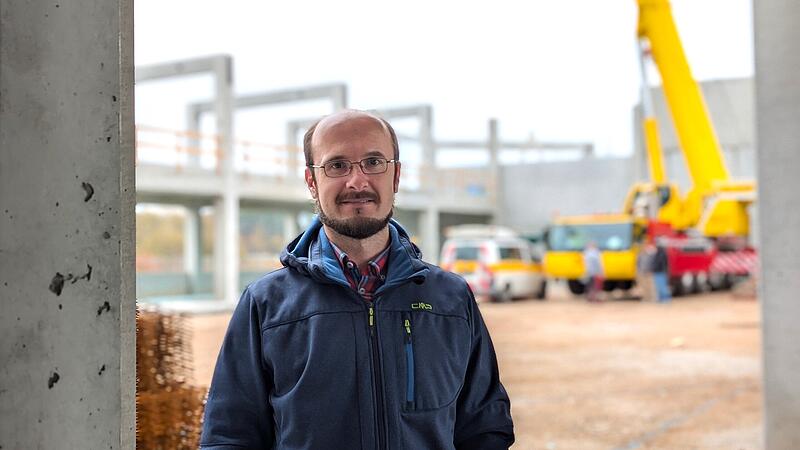 Armin Leicht baut f&uuml;r seine IBL L&ouml;ttechnik GmbH derzeit eine neues Werk in Forchheim. Wenn alles klappt, soll die Produktion am 1. M&auml;rz 2025 starten.