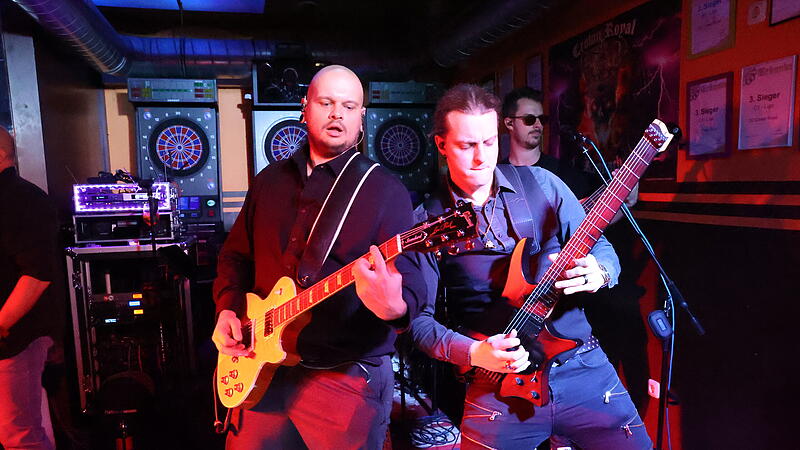 Die Live-Band "FEIERmodus" lie&szlig; im Crown Royal die B&uuml;hne beben.