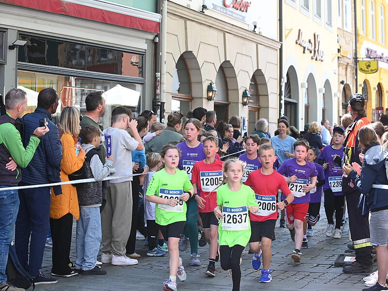 Weltkulturerbelauf 2025: Rund 1000 Sch&uuml;ler aus den 3. und 4. Klassen waren beim Bosch-Sch&uuml;lerlauf am Start.