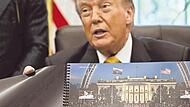 Mit einem brutalen Titelkampf hinter zwei Meter hohen Gittern &ndash; wie Donald Trump hier pr&auml;sentierte &ndash; sollen die Amerikaner an diesem Sonntag das 250. Gr&uuml;ndungsjubil&auml;um der USA feiern.