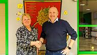 Am Tag der Entscheidung gratulierte die bisherige Bürgermeisterin Regina Bruckmann ihrem Nachfolger Günter Rost in Lonnerstadt. Am Tag der Entscheidung gratulierte die bisherige Bürgermeisterin Regina Bruckmann ihrem Nachfolger Günter Rost in Lonnerstadt.