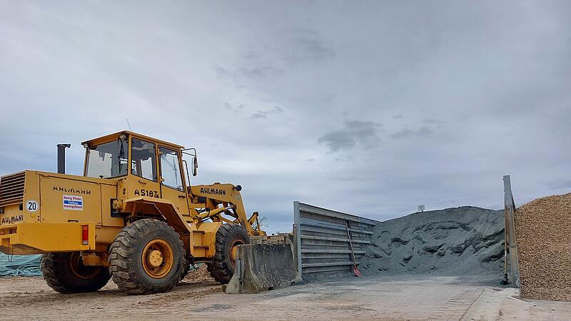 Die gro&szlig;en Maschinen beim Lagerplatz in Schammelsdorf st&ouml;ren die Anwohner.