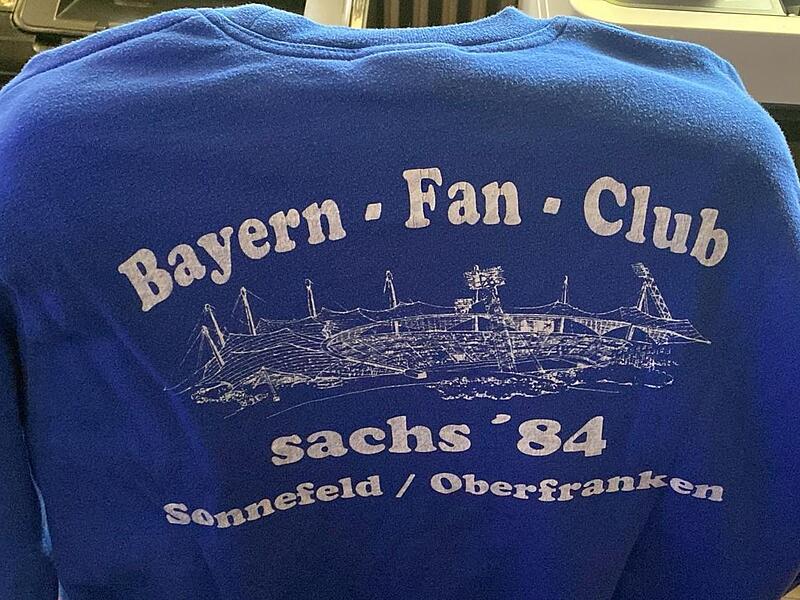 Altes Fanclub-Outfit mit Olympiastadion