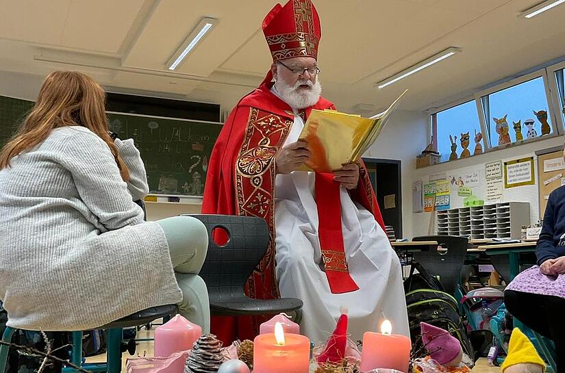 Wolfgang Mehrer kam als Nikolaus auch schon in die Grundschule.Forchheim & Fränkische Schweiz Wolfgang Mehrer kam als Nikolaus auch schon in die Grundschule.Forchheim & Fränkische Schweiz
