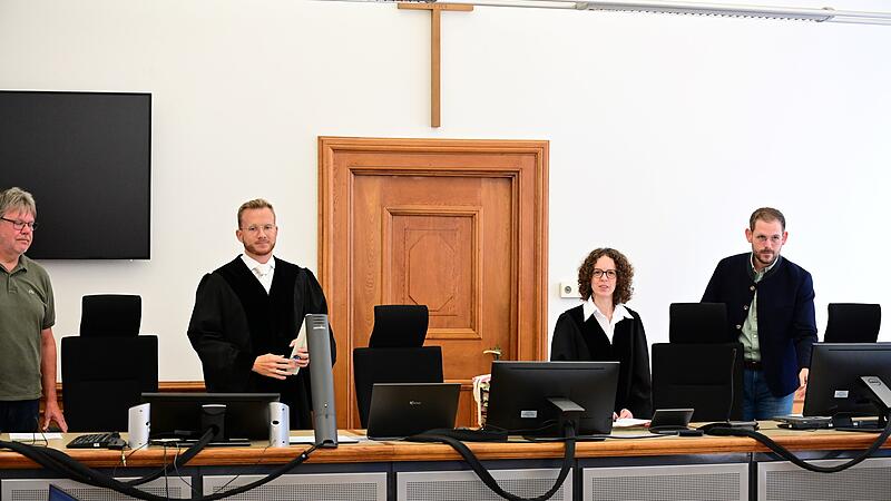 Landgericht Bamberg Der Briefkasten-Mann ist wieder da Die Vierte Strafkammer des Landgerichts Bamberg mit Richter Stephan Jäger und der Vorsitzenden Richterin Manuela Teubel sowie zwei Schöffen.