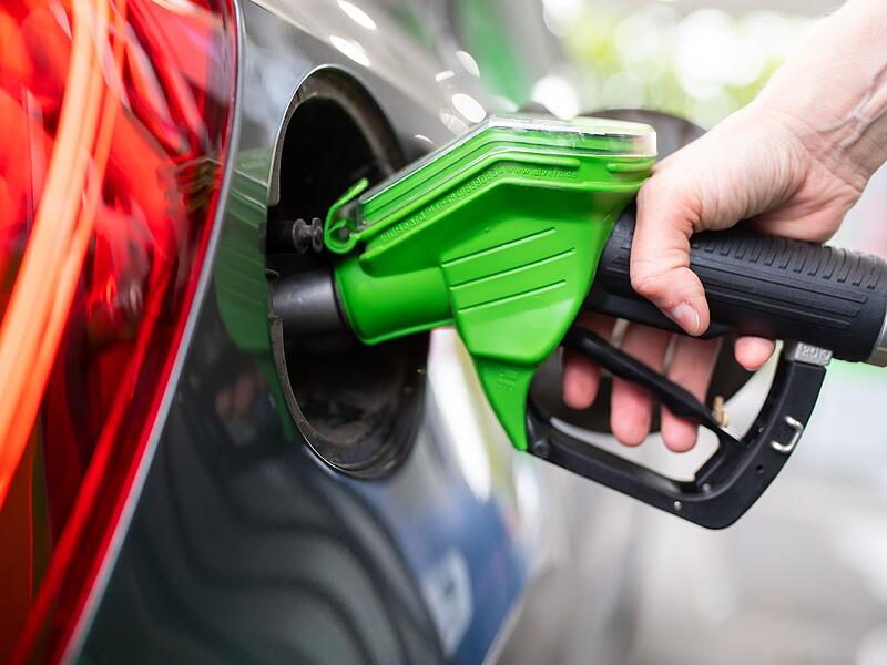 Im Lauf des Tages &auml;ndern sich Preise an den Tankstellen. Wer genau schaut, kann sparen. (Symbolfoto)