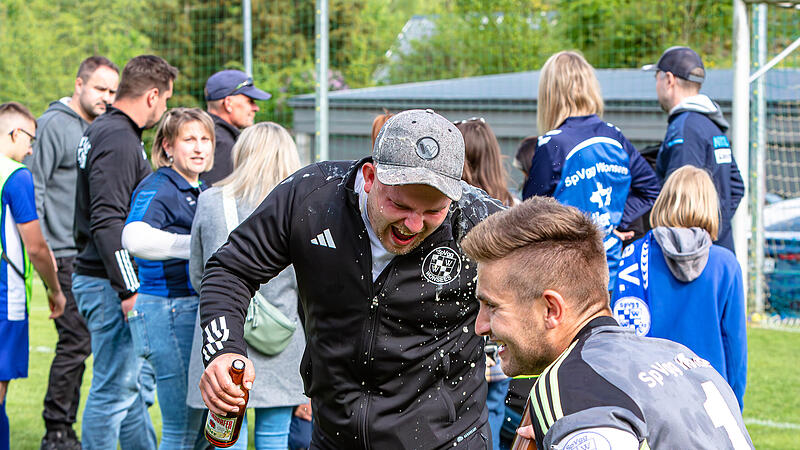 Die SpVgg Wonsees feiert die Meisterschaft in der A-Klasse 6 Kulmbach
