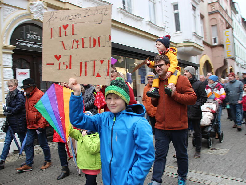 Demokratie Demo "Nie wieder ist jetzt in Bad KissingenDemokratie Demo "Nie wieder ist Jetzt" in Bad Kissingen