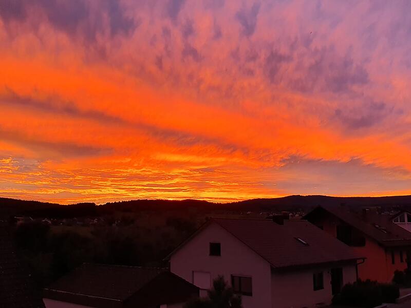 Diesen wunderschönen Abendhimmel über Burkardroth-Wollbach hat Theo Wehner am 1. September aufgenommen.