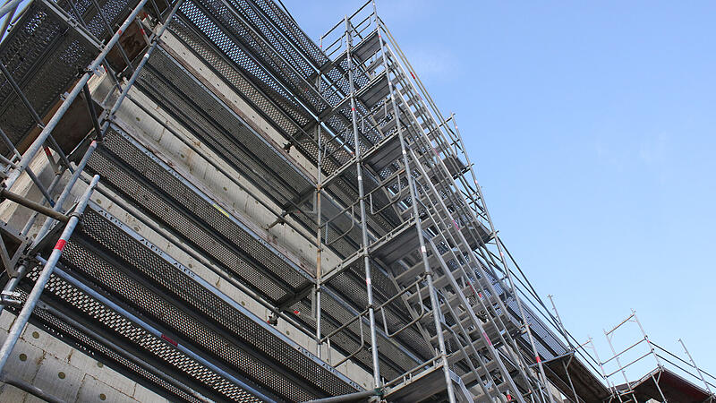 Neubau soziales Wohnen in Neustadt im Herbst fertig