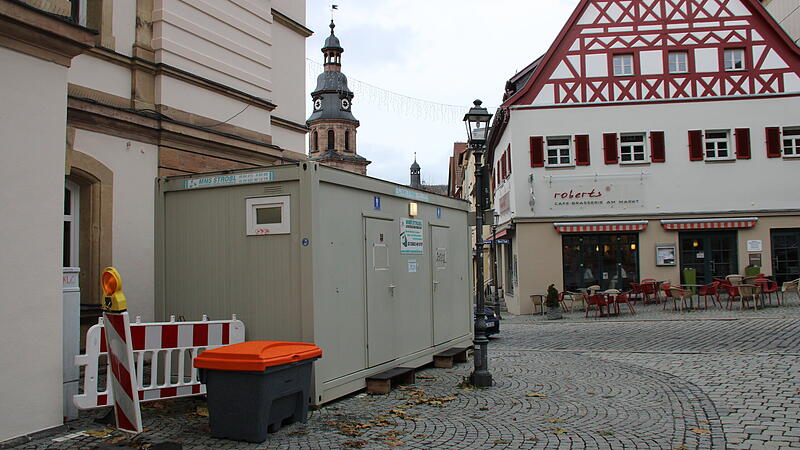Toilettenh&auml;uschen hinter dem Vereinshaus Kulmbach