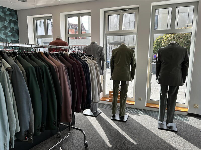 Knapp drei Jahre lang gab es an der Ecke Lohgraben/Badergasse das Modegeschäft „Krawatte & Fliege“. Jetzt wird es mit „Tüll & Träume“ zusammengelegt und verlässt deshalb die Coburger Innenstadt.