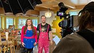 Dreharbeiten im künftigen Schlagerschloss: Das Magazin „Taff" von Pro Sieben berichtet über das Projekt von Angela Henn und Dennis Klak.