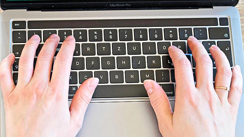 Bei der zentralen Verwaltungs-IT des Landkreises Forchheim sinken die Kosten von 1,92 auf 1,67 Millionen, weil weniger Laptops gebraucht werden.