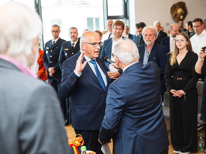 Landrat FOKreistag Forchheim: Hanng&ouml;rg Zimmermann ist als Landrat vereidigt