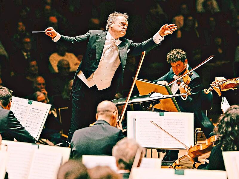Jonathan Nott ist für den Saisonauftakt als Dirigent der Bamberger Symphoniker zurückgekehrt. Marian Lenard Jonathan Nott ist für den Saisonauftakt als Dirigent der Bamberger Symphoniker zurückgekehrt. Marian Lenard