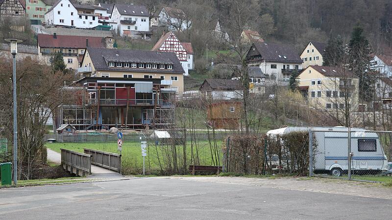 Als Interimsl&ouml;sung sollen vor dem Zaun der Kita Container aufgebaut werden.Forchheim & Fr&auml;nkische Schweiz